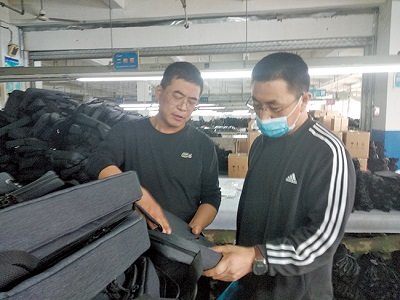  解放軍海裝上海局和陸軍南京軍事代表局的兩局駐合肥地區(qū)軍事代表室一行來(lái)到安徽星星集團(tuán)考察調(diào)研-2