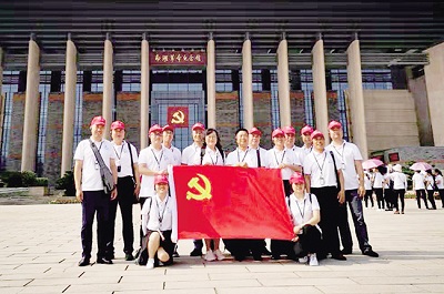2019年7月4日，公司組織黨員和工作者前往浙江嘉興南湖中共一大舊址參觀（一）