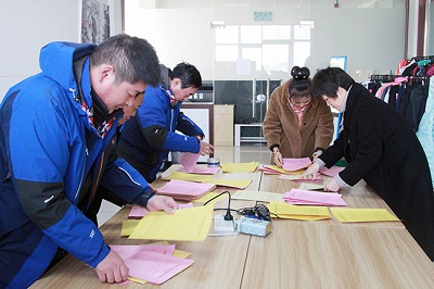 2019年12月8日，集團(tuán)黨委召開第四次換屆選舉大會-工作人員統(tǒng)計(jì)選票