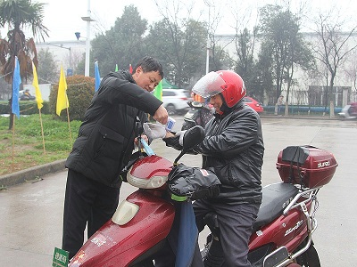 返崗員工測量體溫